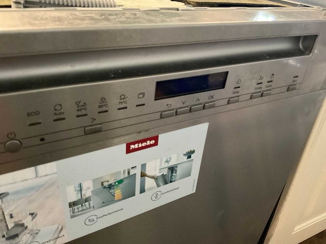 Miele inbouw vaatwasser met rvs deurfront - afbeelding 3 van  6