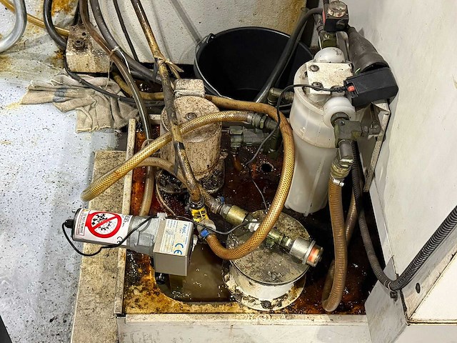 Mikron haas - vce1250 - cnc vertical machining centre - 1996 - afbeelding 3 van  14