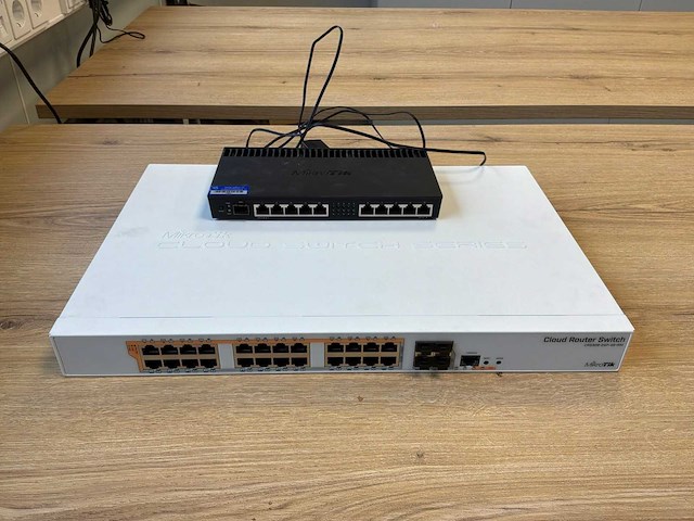 Mikrotik cr328-24p/ rb401gs+rm switch & router - afbeelding 2 van  4