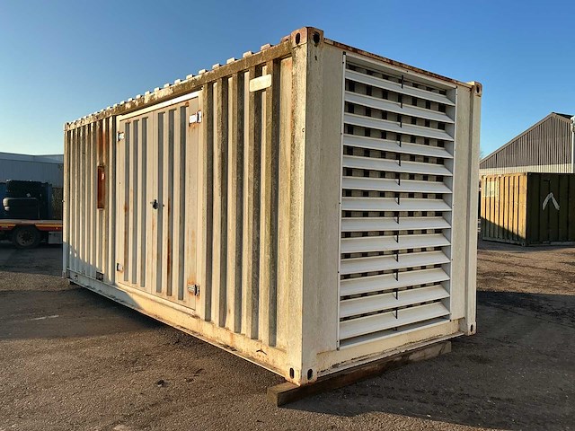 Milantractor stroomgenerator in container - afbeelding 6 van  9