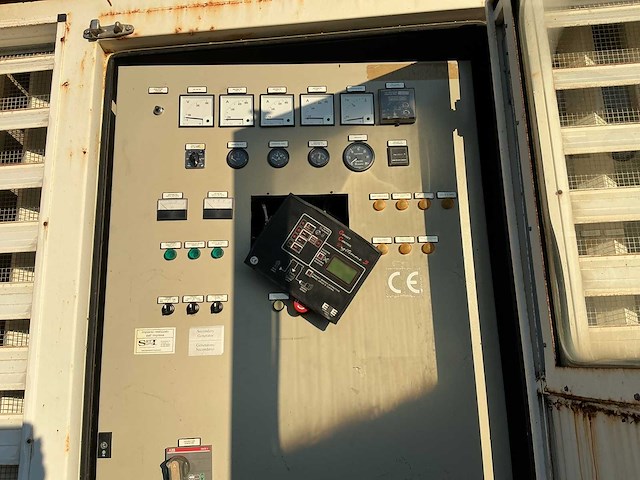 Milantractor stroomgenerator in container - afbeelding 7 van  9