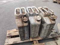 Militaire jerrycan (3x) - afbeelding 1 van  1