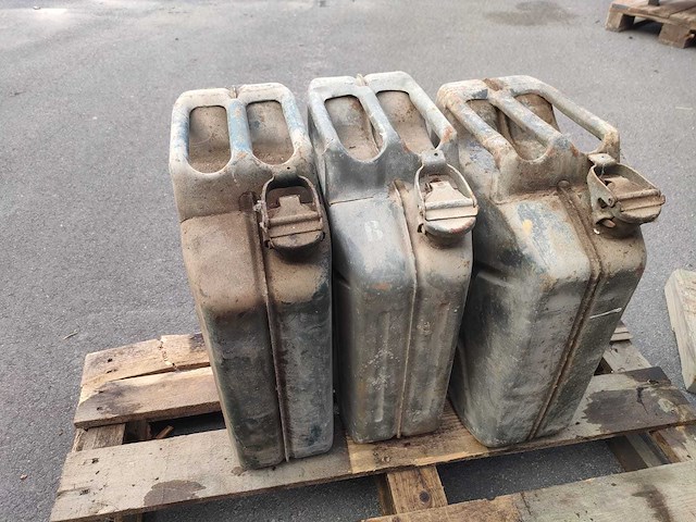 Militaire jerrycan (3x) - afbeelding 1 van  1