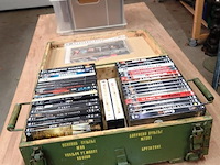 Militaire munitiekist uit het voormalige joegoslavië. gevuld met grote partij dvd's - afbeelding 1 van  5