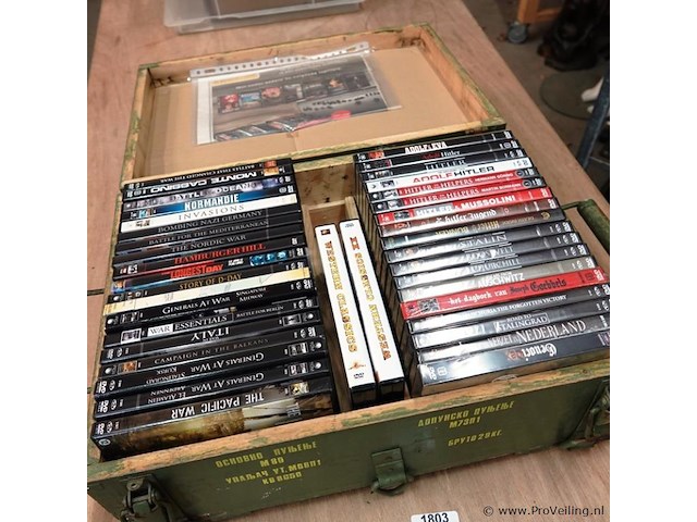 Militaire munitiekist uit het voormalige joegoslavië. gevuld met grote partij dvd's - afbeelding 2 van  5
