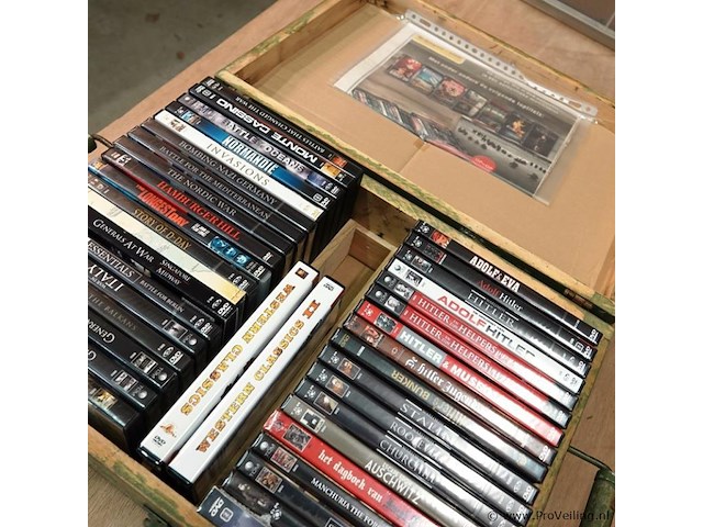 Militaire munitiekist uit het voormalige joegoslavië. gevuld met grote partij dvd's - afbeelding 3 van  5