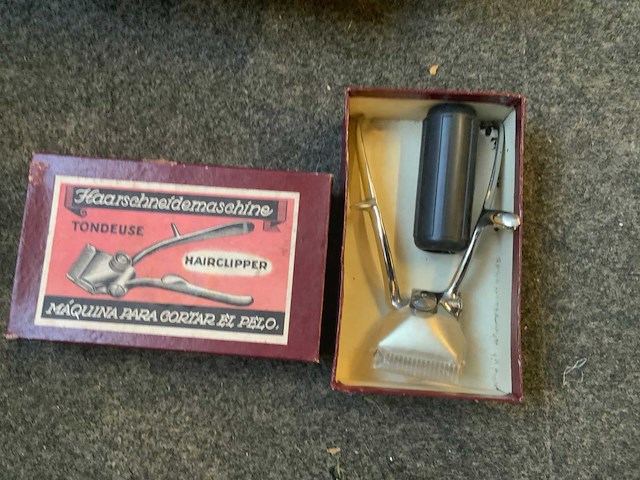 Militaria divers in 2 bakken - afbeelding 2 van  6