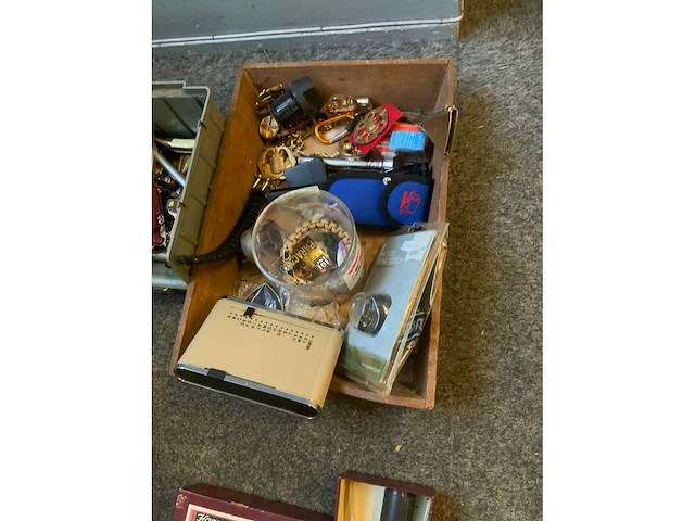 Militaria divers in 2 bakken - afbeelding 3 van  6