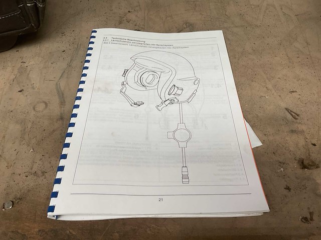 Military pilot helmet - afbeelding 1 van  8