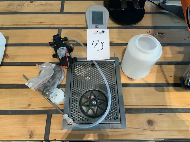 Milk mate - model x5m - cappuccino melk doseermachine met rvs spoelstation - afbeelding 1 van  2