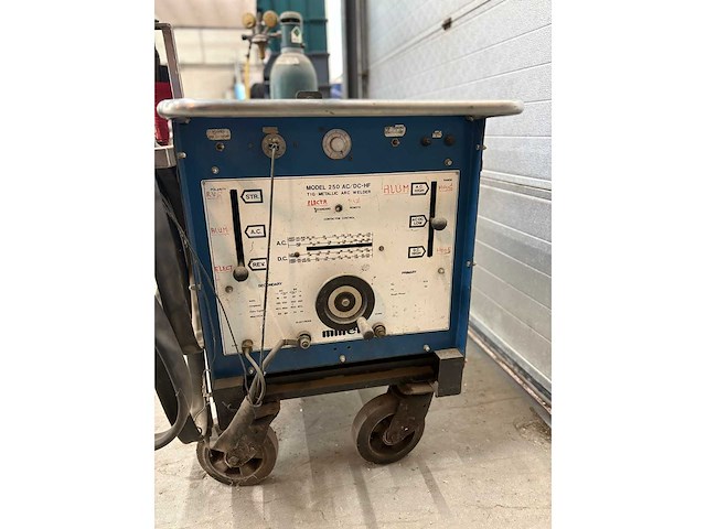 Miller lasapparaat model 250 ac/dc-hf - afbeelding 7 van  11