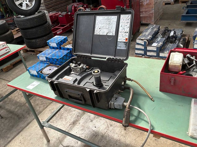 Miller suitcase 12rc draadaanvoerkoffer - afbeelding 1 van  6