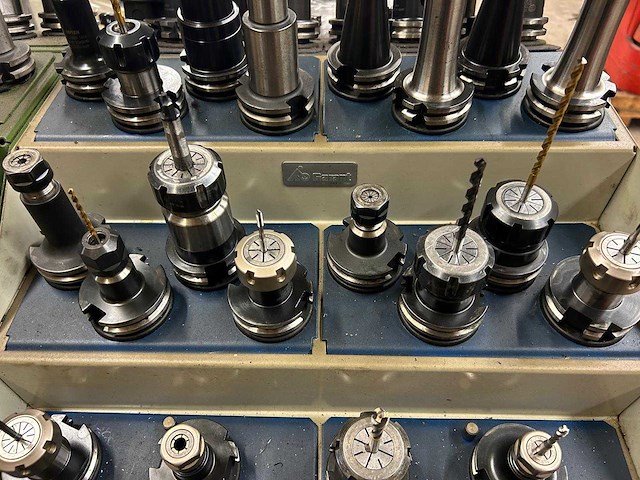 Milling machine tools (24x) - afbeelding 8 van  10