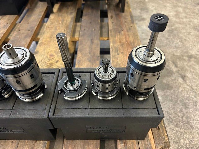 Milling machine tools (9x) - afbeelding 9 van  9