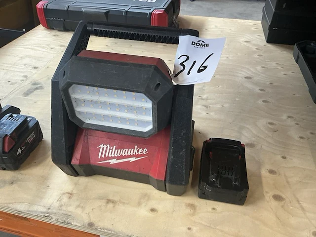 Milwauke accu lamp - afbeelding 1 van  5