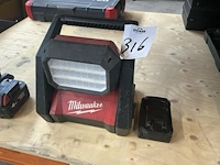 Milwauke accu lamp - afbeelding 1 van  5
