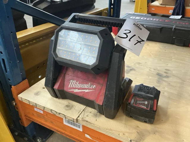 Milwauke accu lamp - afbeelding 1 van  4