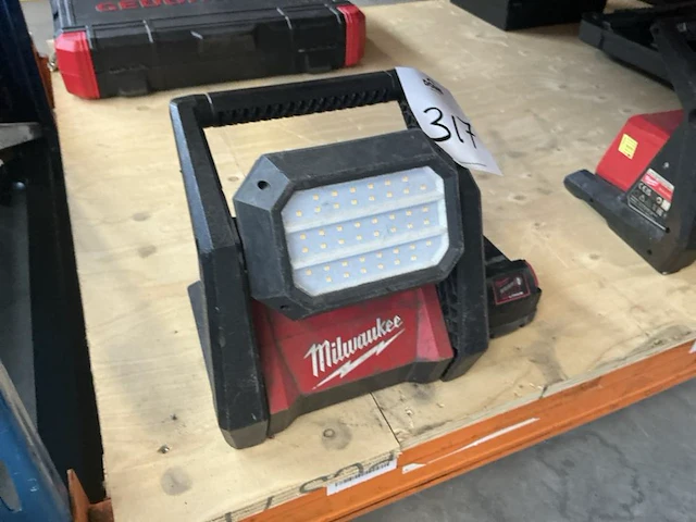 Milwauke accu lamp - afbeelding 2 van  4