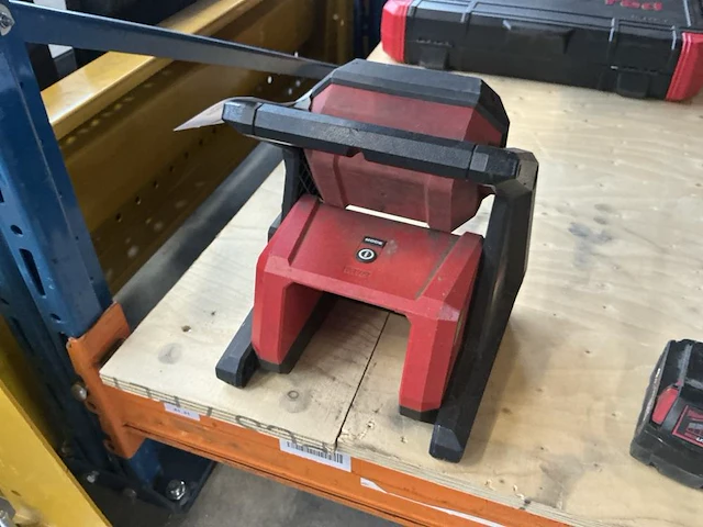 Milwauke accu lamp - afbeelding 3 van  4