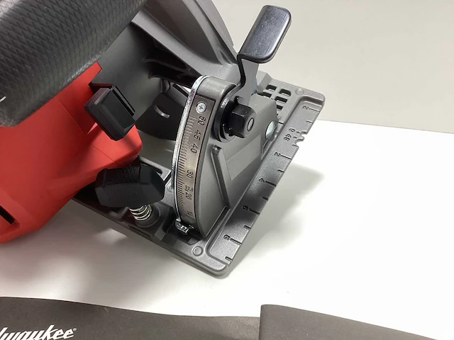 Milwaukee - m18 fcs552-0 - accu cirkelzaagmachine - afbeelding 10 van  15
