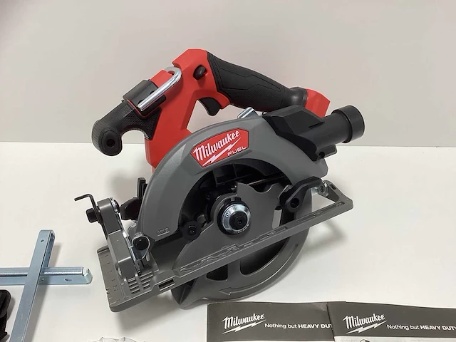 Milwaukee - m18 fcs552-0 - accu cirkelzaagmachine - afbeelding 8 van  15