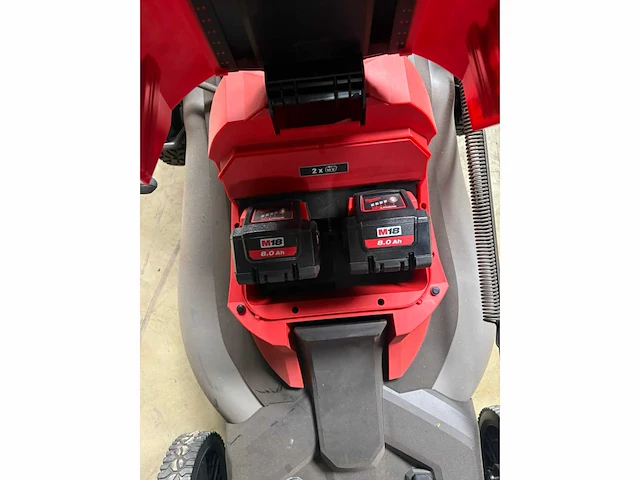 Milwaukee accu grasmaaier incl 2 accus & lader - afbeelding 3 van  3