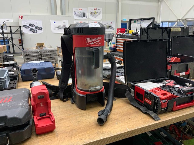 Milwaukee accu ruggedragen stofzuiger - afbeelding 1 van  4