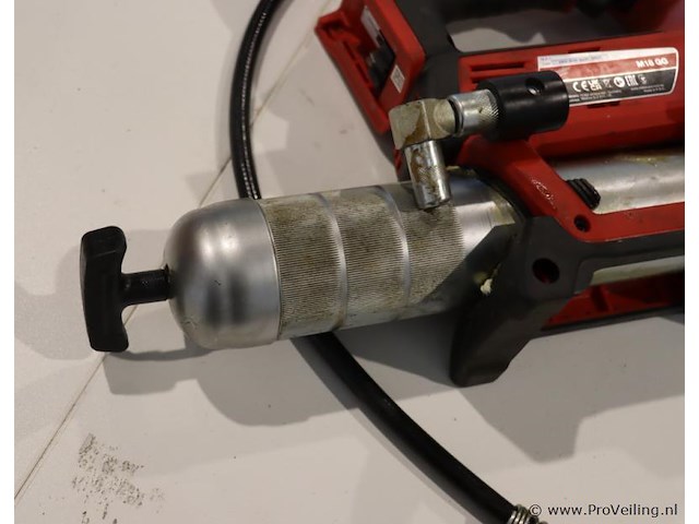 Milwaukee accu vetspuit m18 gg - afbeelding 2 van  8