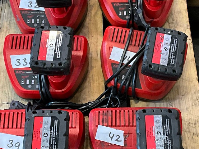 Milwaukee acculader en accu (9x) - afbeelding 4 van  6