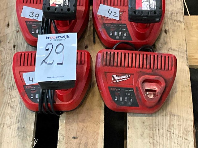 Milwaukee acculader en accu (9x) - afbeelding 6 van  6