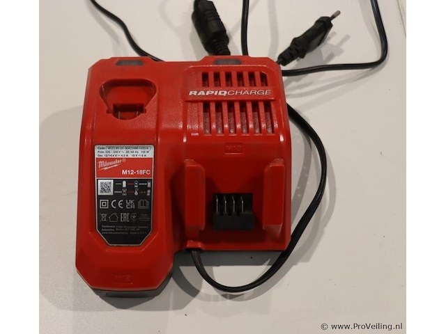 Milwaukee acculader m12-18fc - afbeelding 1 van  3