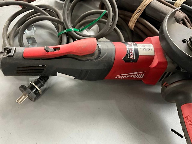 Milwaukee agv 13-125 haakse slijpmachine (4x) - afbeelding 4 van  5