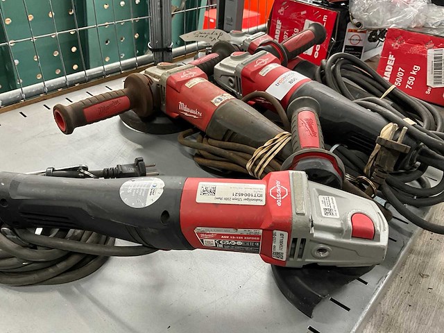 Milwaukee agv 13-125 haakse slijpmachine (4x) - afbeelding 1 van  5