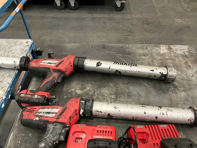 Milwaukee c18 pcg accu lijm- en kitspuiten (2x) - afbeelding 2 van  5