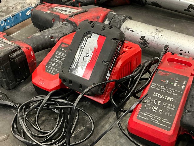 Milwaukee c18 pcg accu lijm- en kitspuiten (2x) - afbeelding 4 van  5