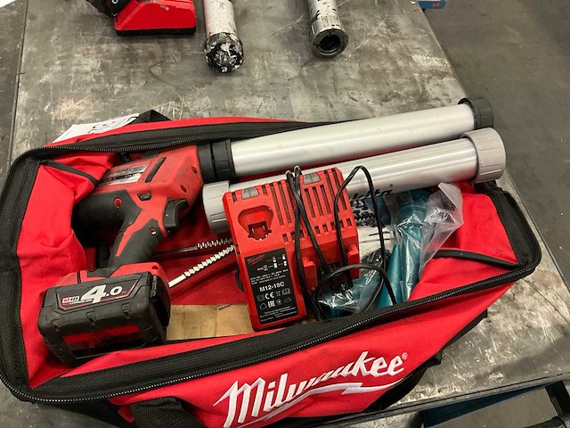 Milwaukee c18 pcg accu lijm- en kitspuiten - afbeelding 2 van  3