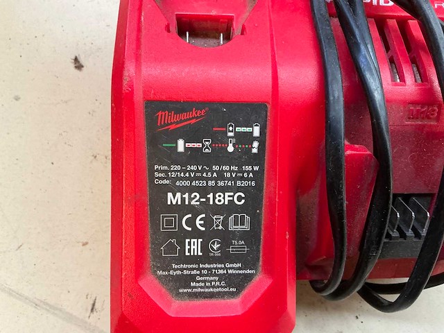 Milwaukee m12-18fc acculader - afbeelding 2 van  2