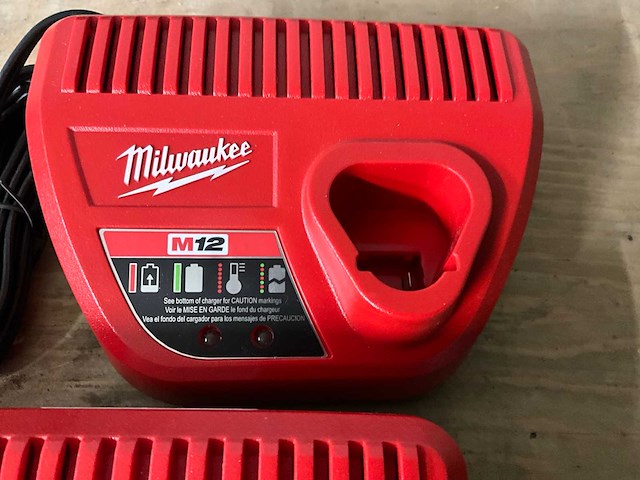 Milwaukee m12 acculader (3x) - afbeelding 2 van  4