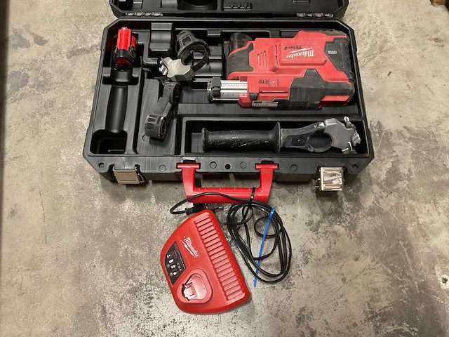Milwaukee m12 de 12v accu stofafzuigset - afbeelding 1 van  2