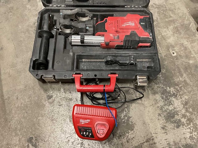 Milwaukee m12 de 12v accu stofafzuigset - afbeelding 1 van  2