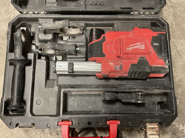 Milwaukee m12 de 12v accu stofafzuigset - afbeelding 2 van  2