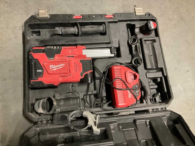 Milwaukee m12 stofafzuiger - afbeelding 1 van  2
