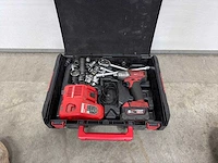 Milwaukee m18 18v accuboormachine met 5.0ah accu - afbeelding 1 van  4
