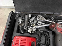 Milwaukee m18 18v accuboormachine met 5.0ah accu - afbeelding 4 van  4