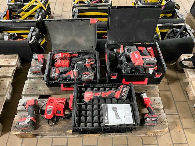 Milwaukee m18 7-delige accu gereedschapsset - afbeelding 1 van  7