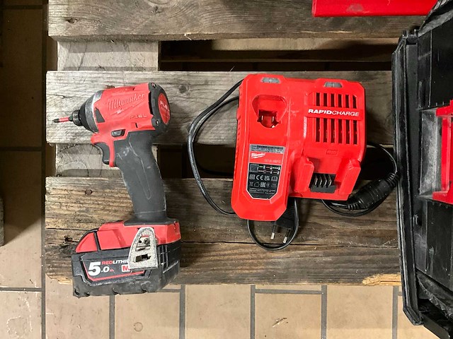 Milwaukee m18 7-delige accu gereedschapsset - afbeelding 2 van  7