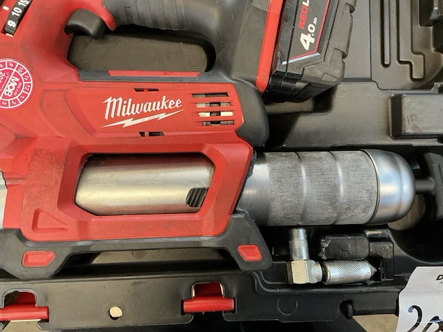Milwaukee m18 gg vetspuit - afbeelding 3 van  7