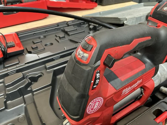 Milwaukee m18 gg vetspuit - afbeelding 4 van  7
