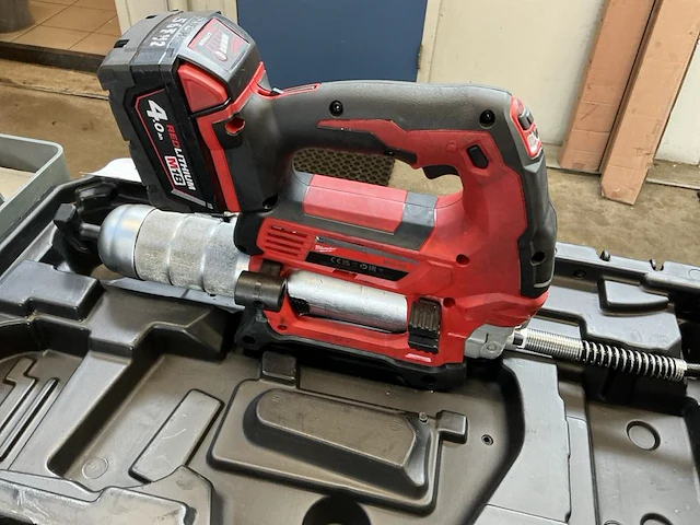 Milwaukee m18 gg vetspuit - afbeelding 5 van  7