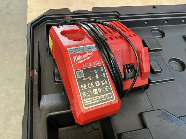 Milwaukee m18 gg vetspuit - afbeelding 7 van  7